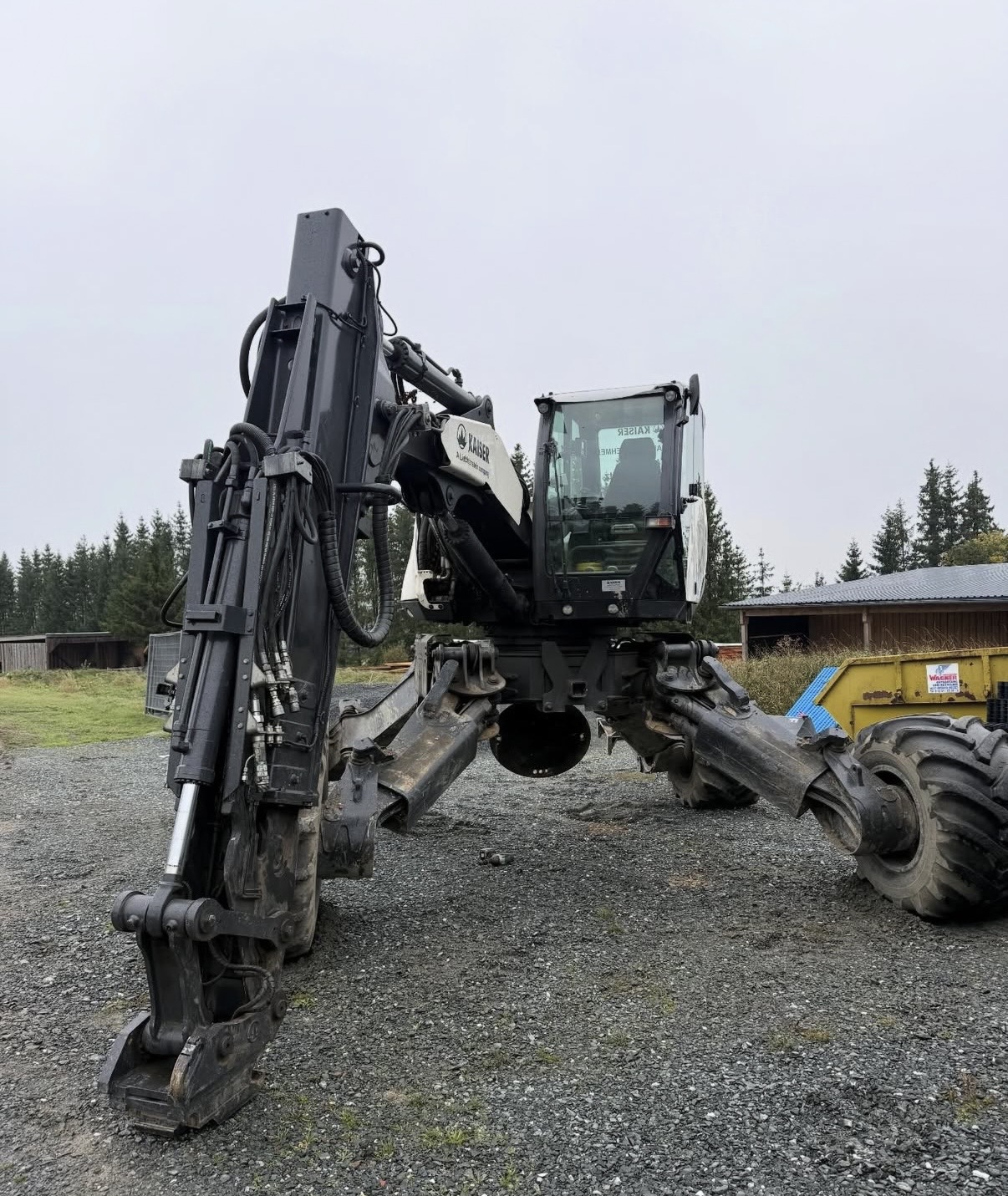 Reparaturen am Unterwagen Kaiser S12